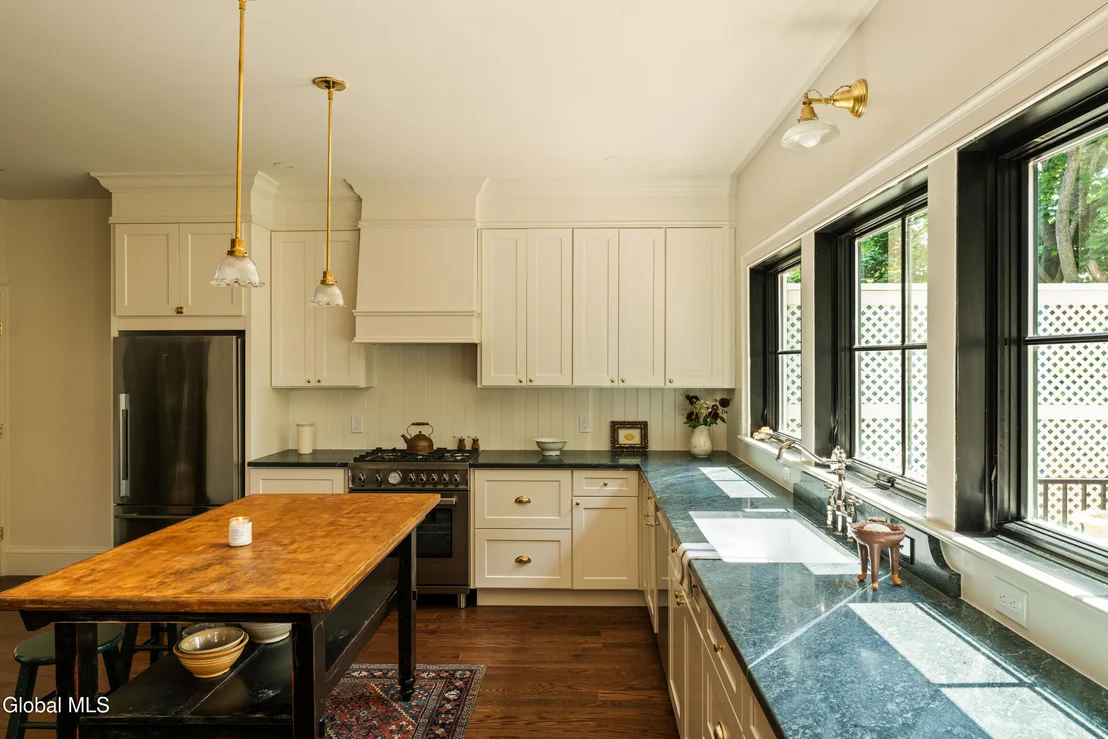 Photo of 309 State Street