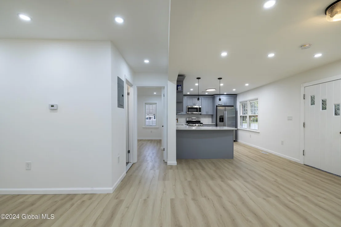 Photo of 1025 Peter Road