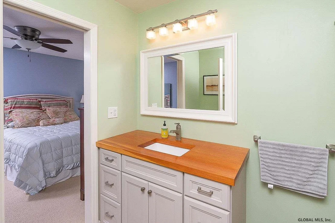Photo of 31 OXFORD Circle