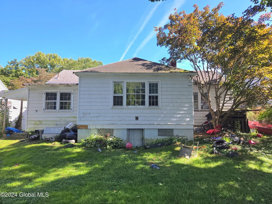 Photo of 897 8th Avenue