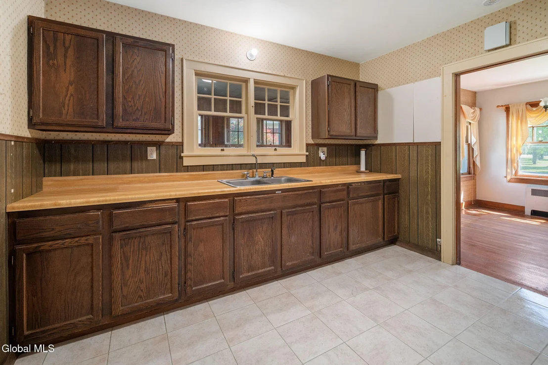 Photo of 122 Clinton Circle