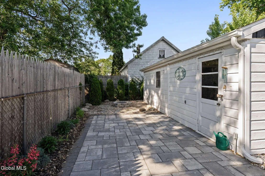 Photo of 370 Princetown Road