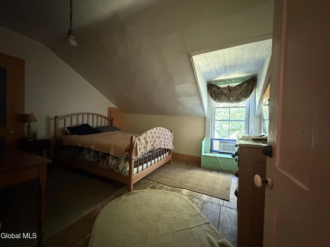 Photo of 2056 Creek Road