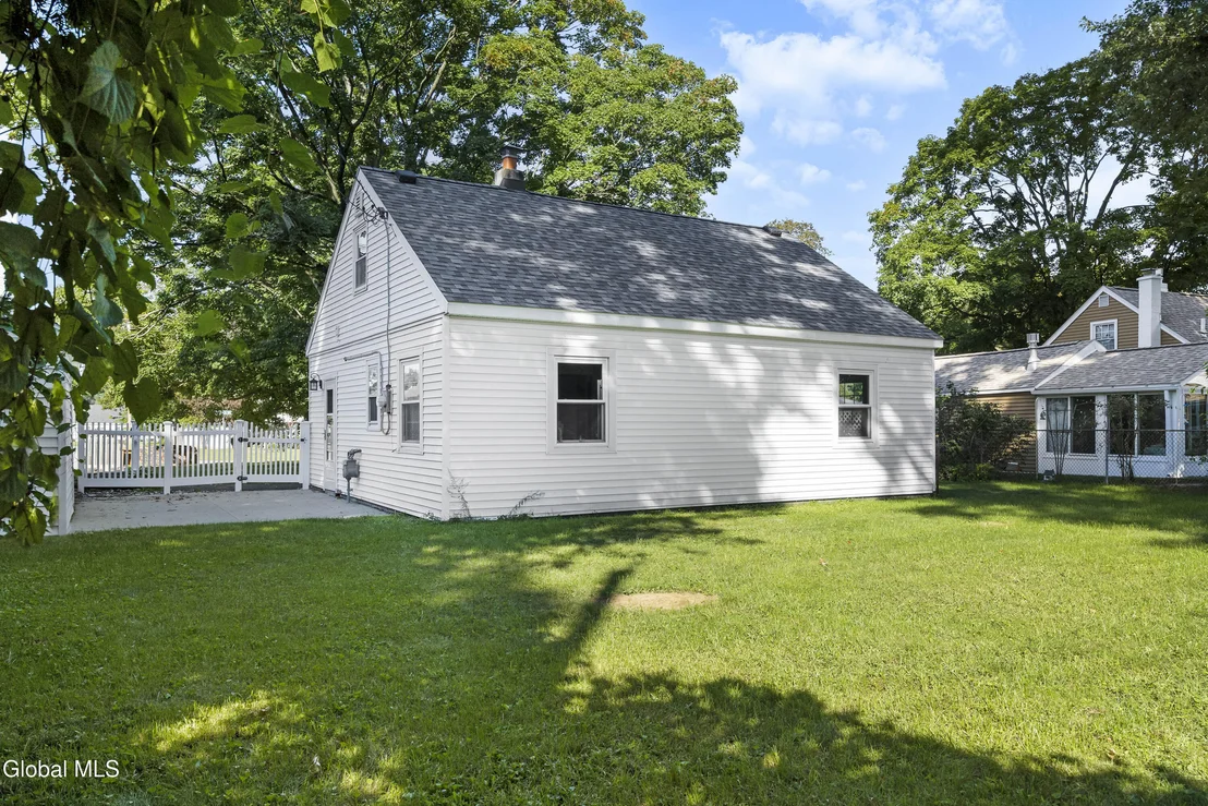 Photo of 1083 Inner Drive