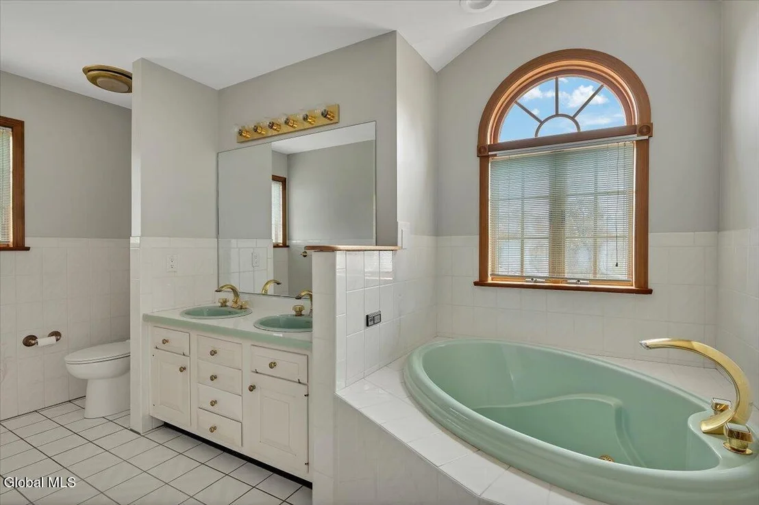 Photo of 1306 Putnam Road