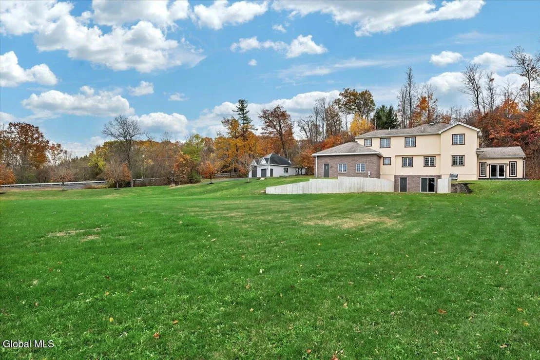 Photo of 1306 Putnam Road