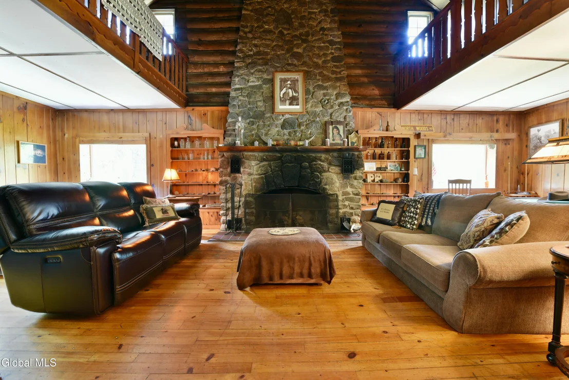 Photo of 746 Howe Road