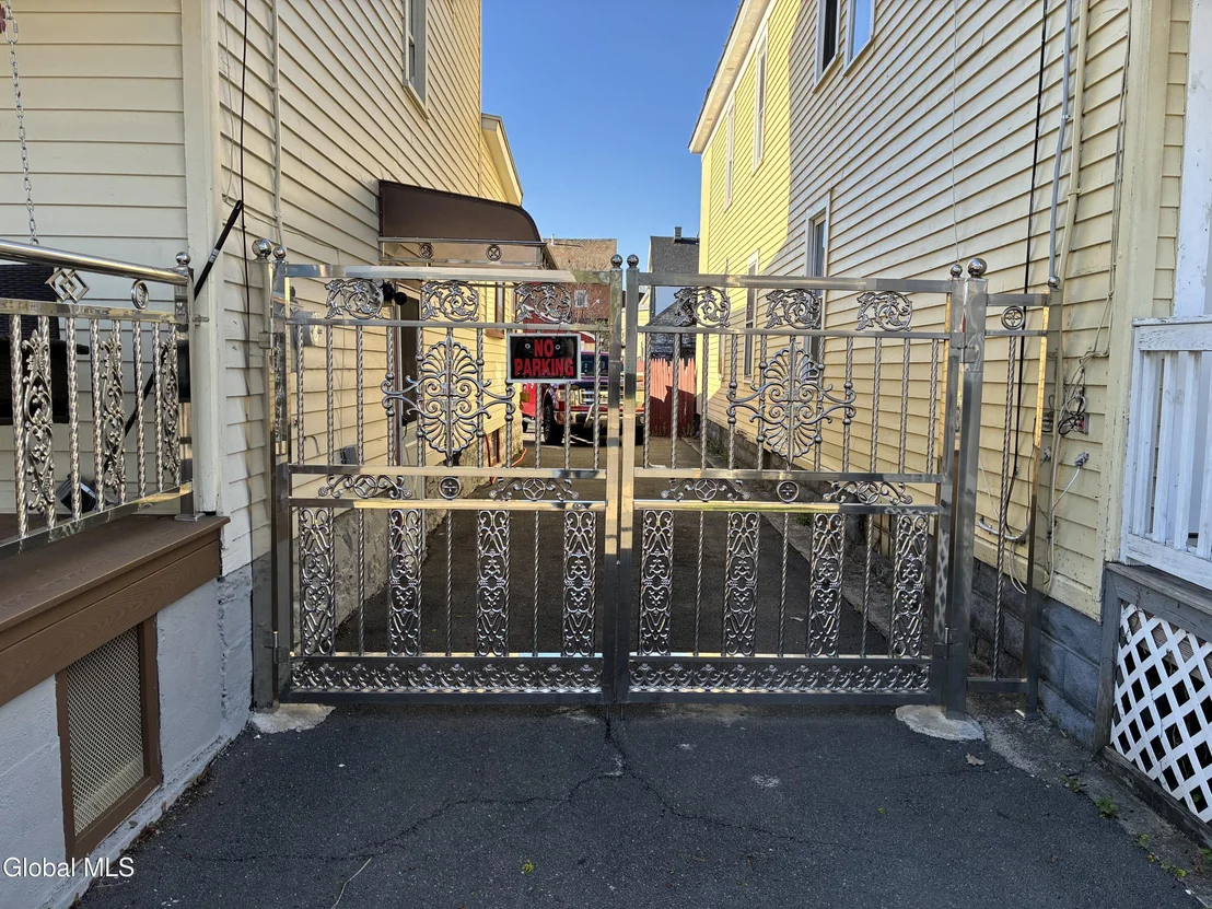 Photo of 817 Holland Road