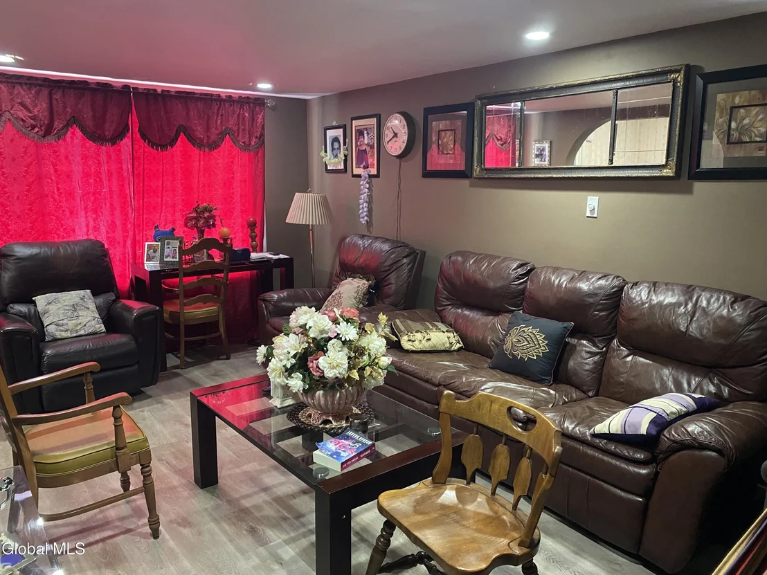 Photo of 817 Holland Road