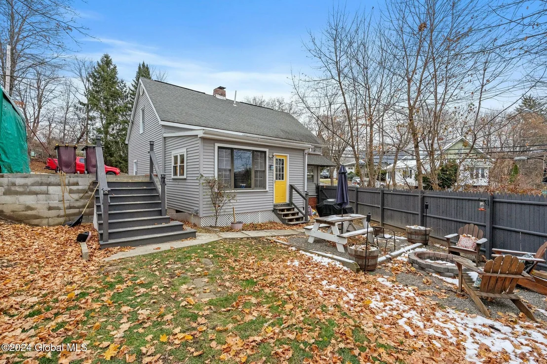 Photo of 35 Mountainview Avenue