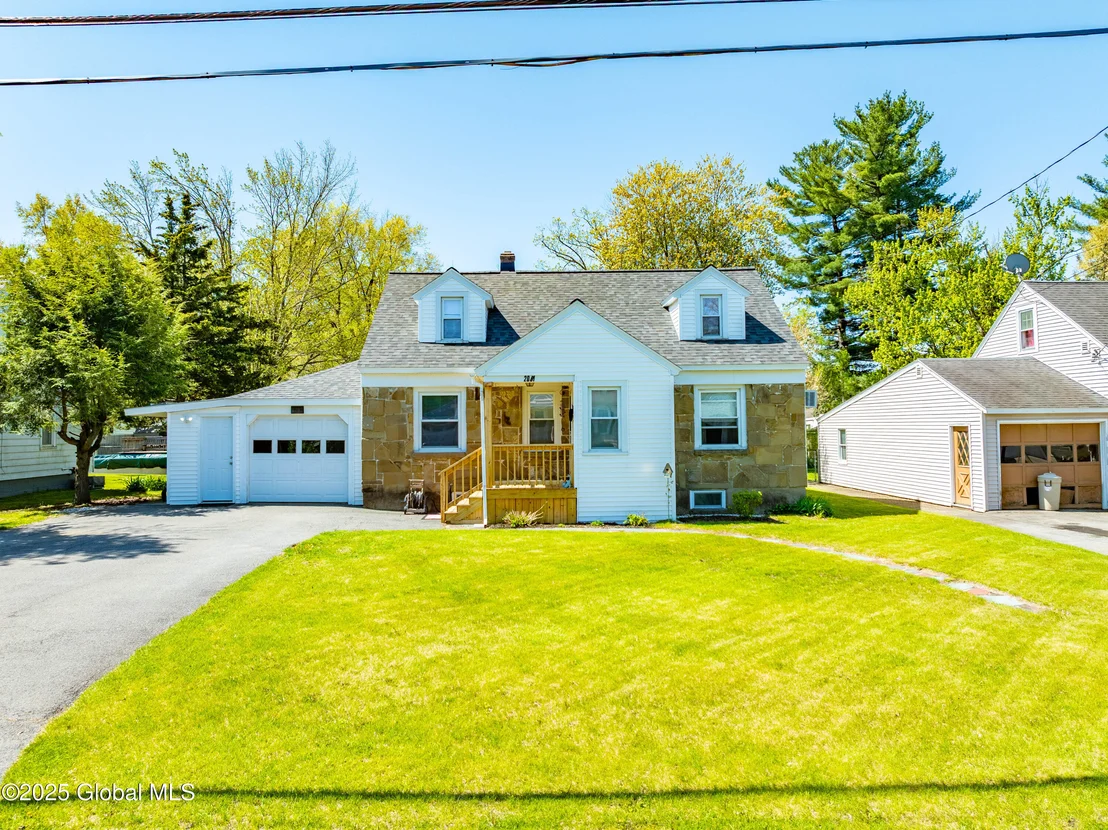 Photo of 2081 Chepstow Road