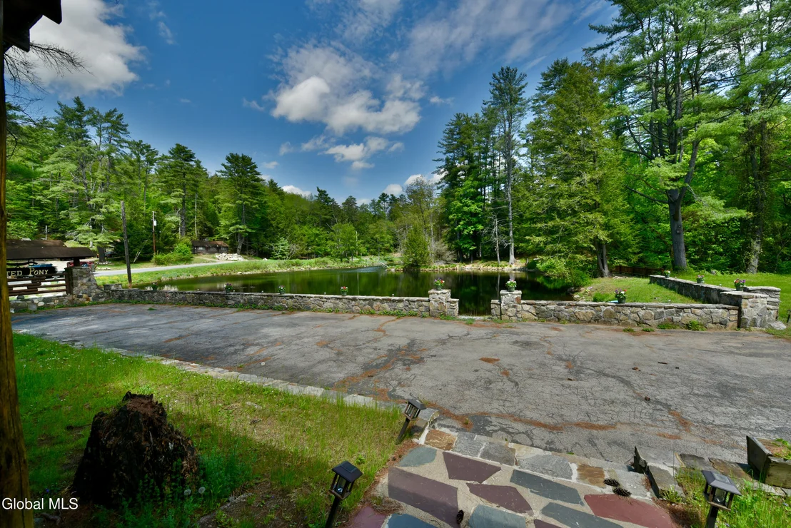 Photo of 746 Howe Road