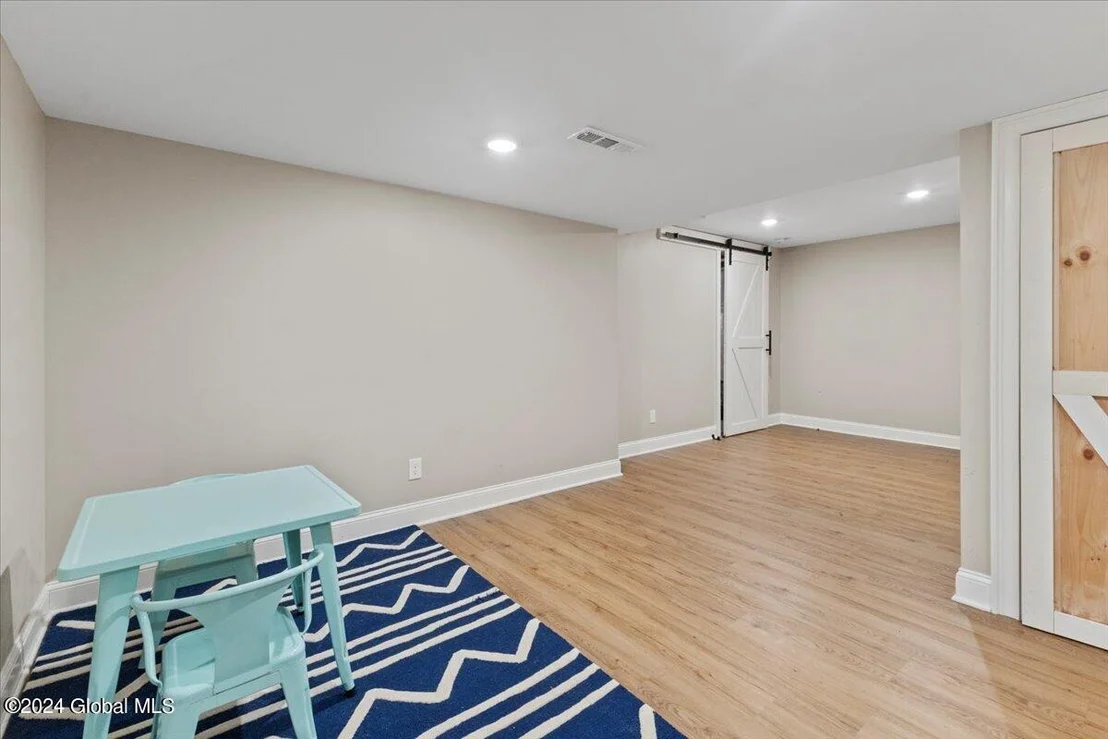 Photo of 927 Mac Arthur Drive