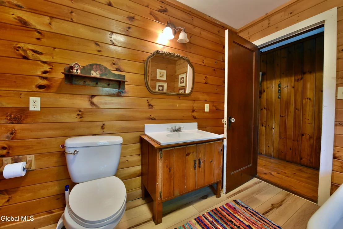 Photo of 746 Howe Road