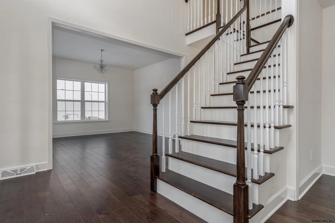 Photo of 33 PINE HOLLOW Drive