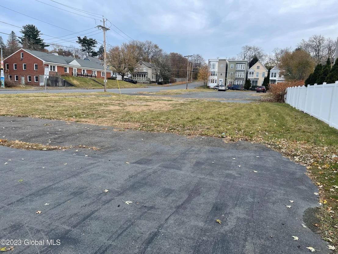 Photo of 880 2nd Avenue