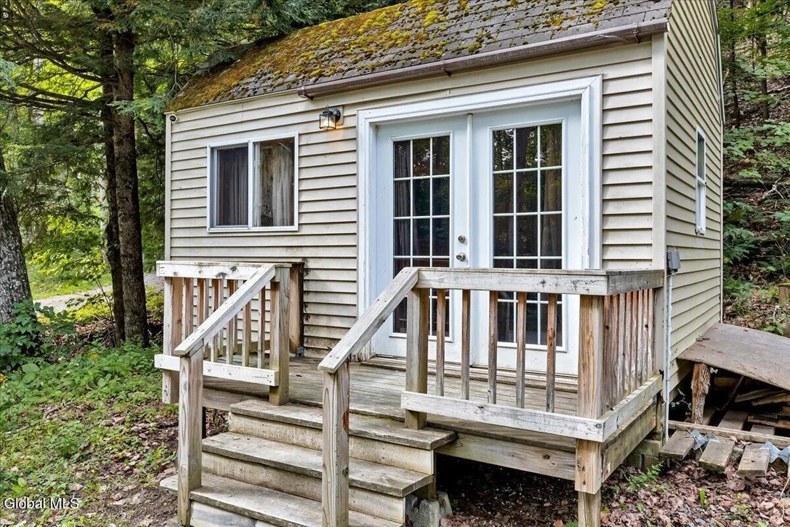 Photo of 1495 River Road