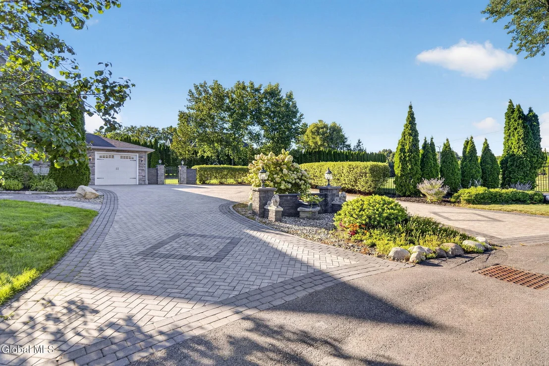 Photo of 245 Menlo Park Road