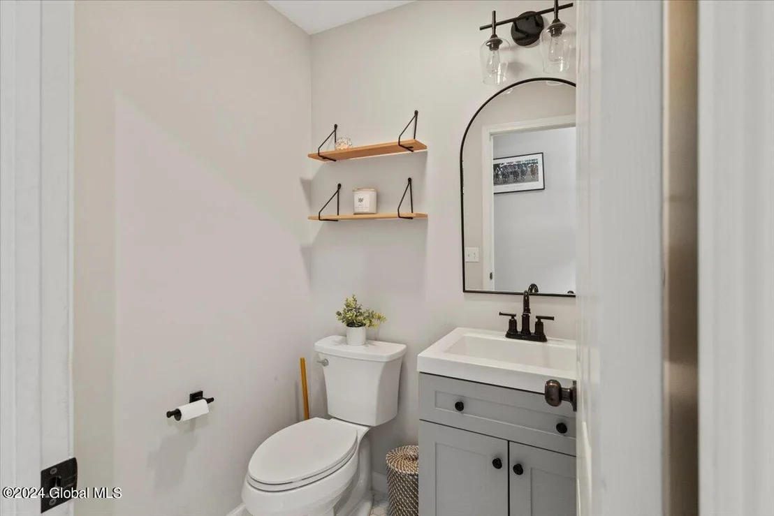 Photo of 927 Mac Arthur Drive