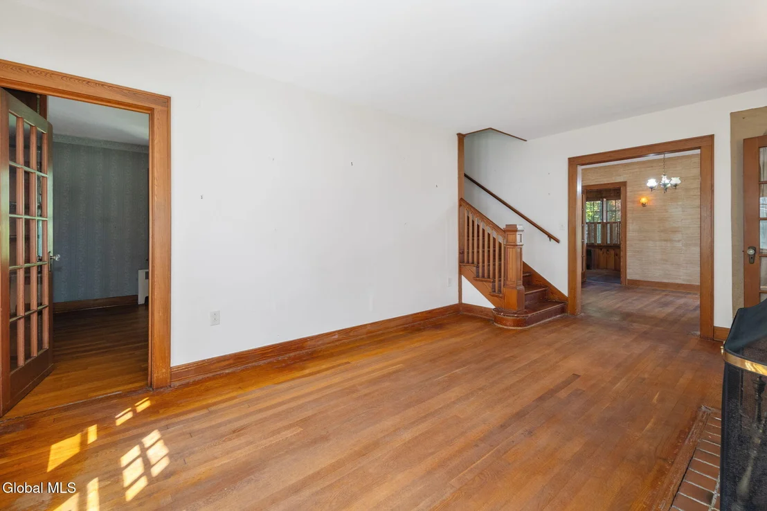 Photo of 122 Clinton Circle
