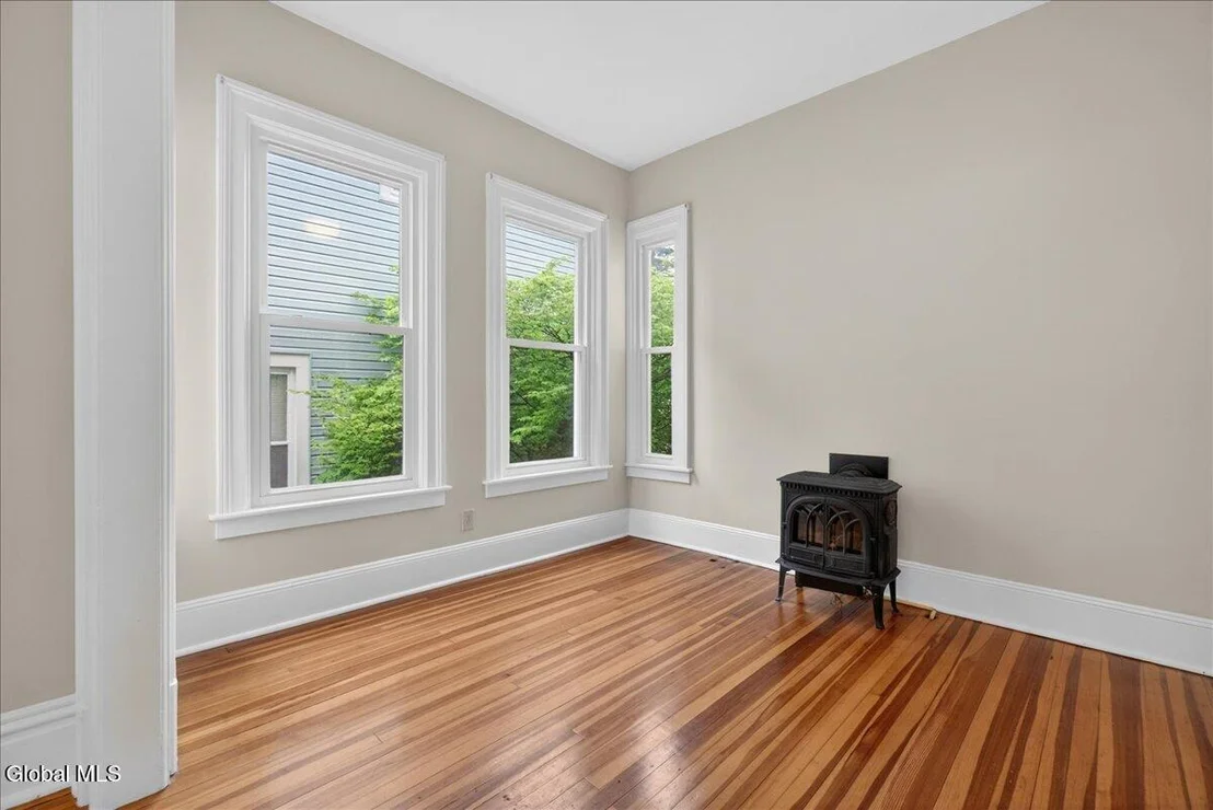 Photo of 121 Maple Avenue