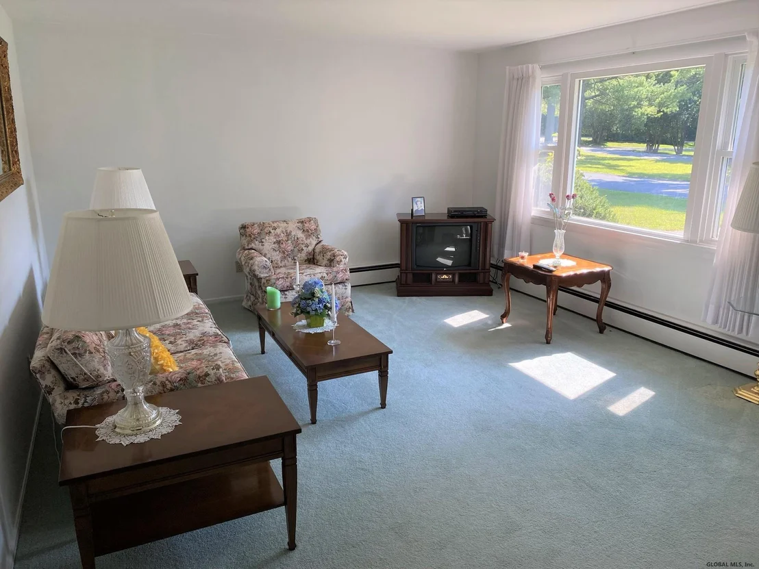 Photo of 51 MANCHESTER Drive