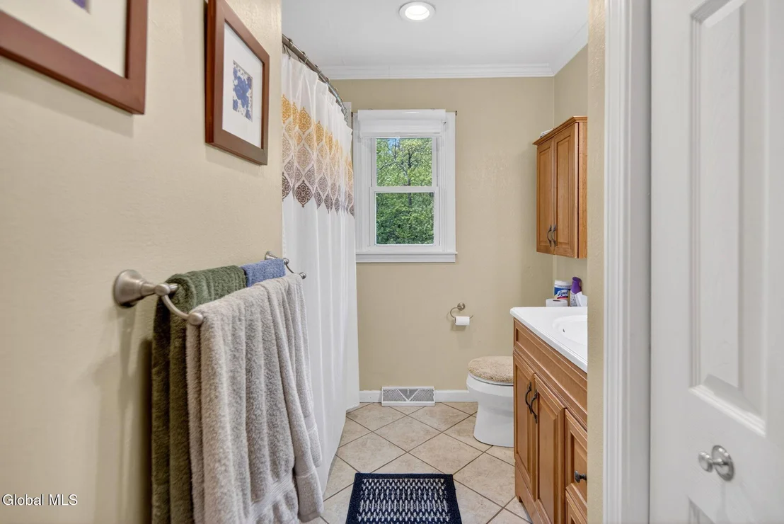 Photo of 8 Amy Lane
