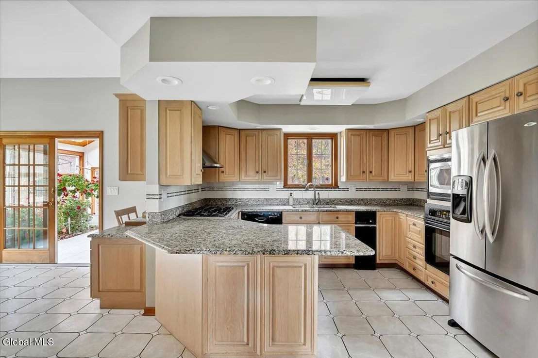 Photo of 1306 Putnam Road