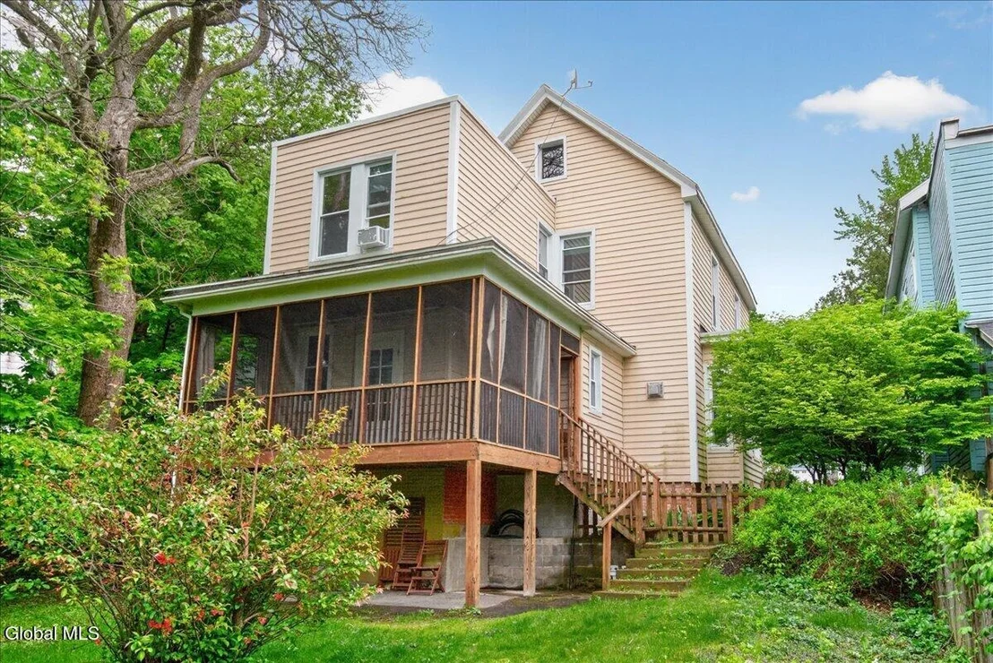Photo of 121 Maple Avenue