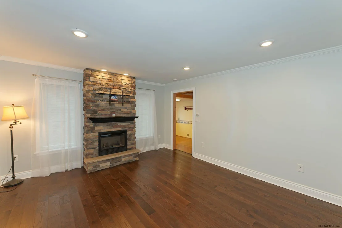 Photo of 2 FRANK Street