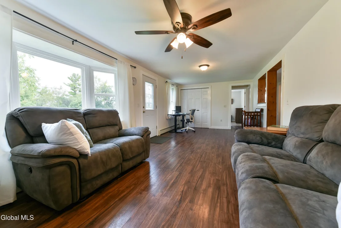 Photo of 455 Middle Road