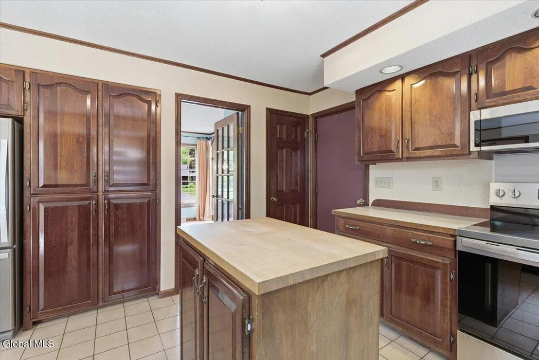 Photo of 908 Mohegan Road