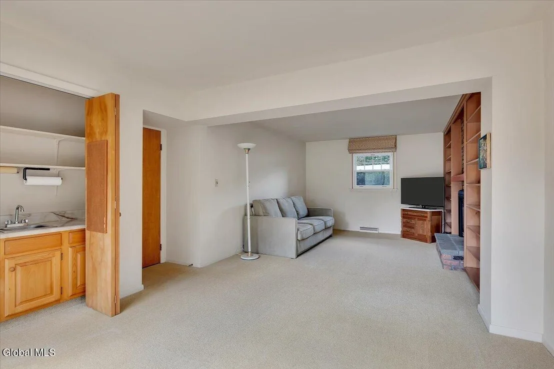 Photo of 109 Oakwood Drive