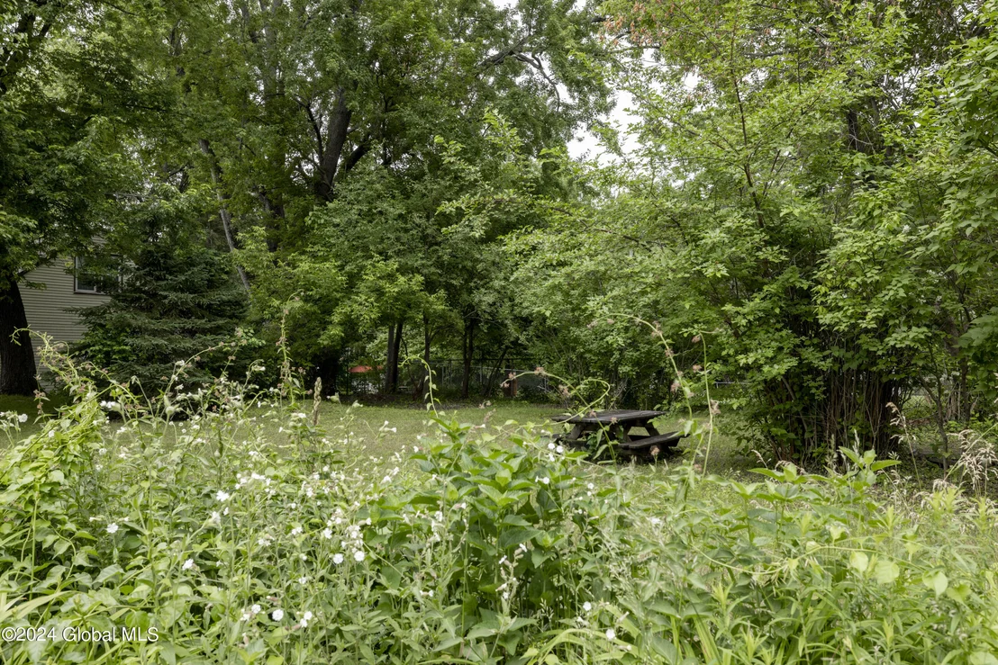 Photo of 1025 Peter Road