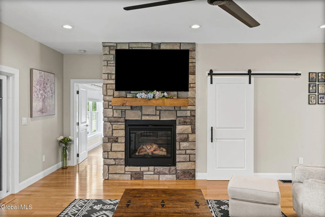 Photo of 1 Londonderry Way
