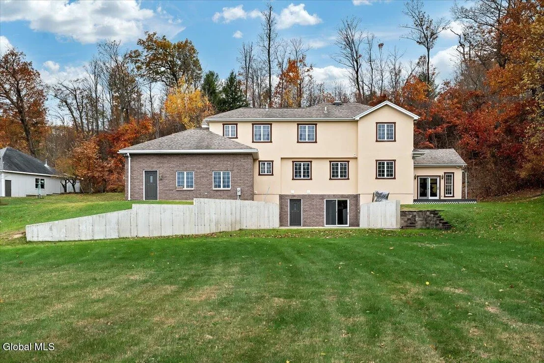 Photo of 1306 Putnam Road