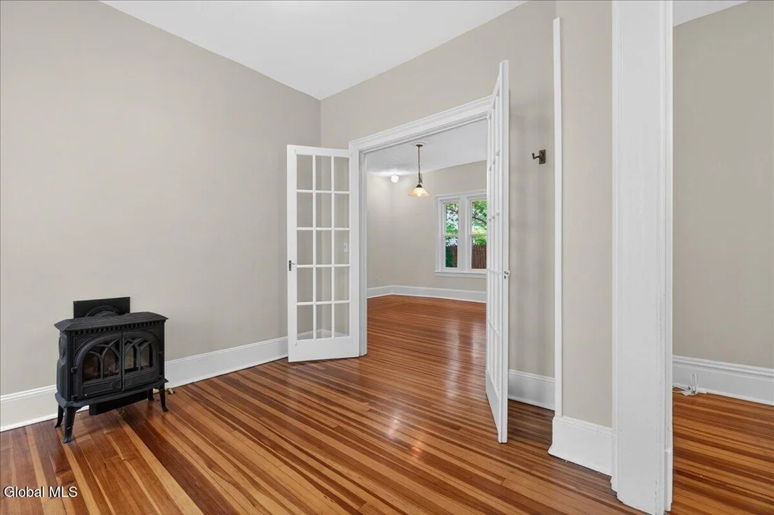 Photo of 121 Maple Avenue