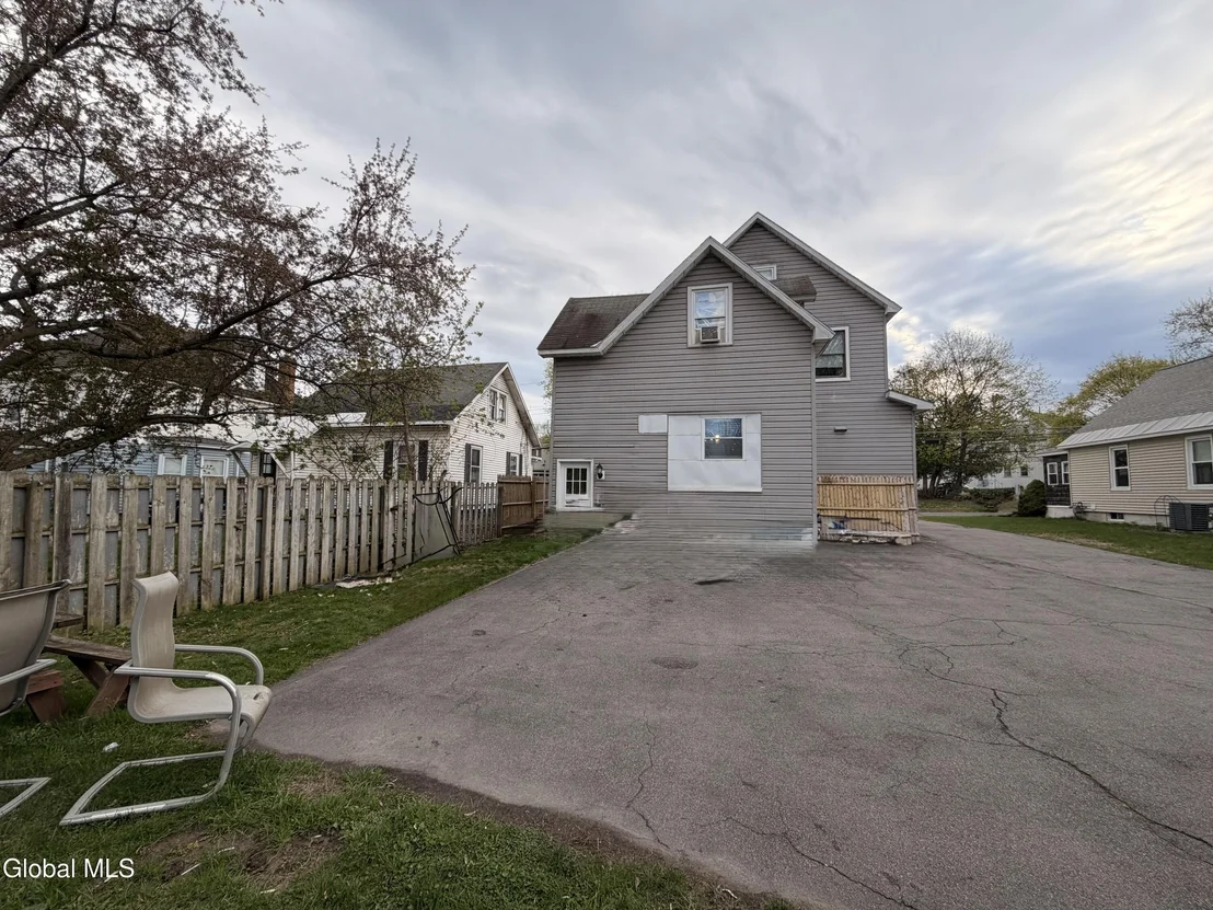 Photo of 1025 Hegeman Street