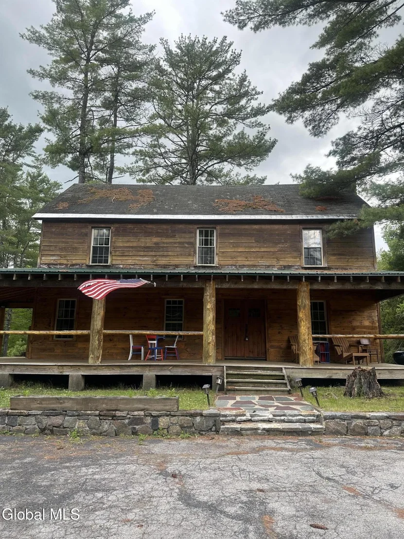 Photo of 746 Howe Road