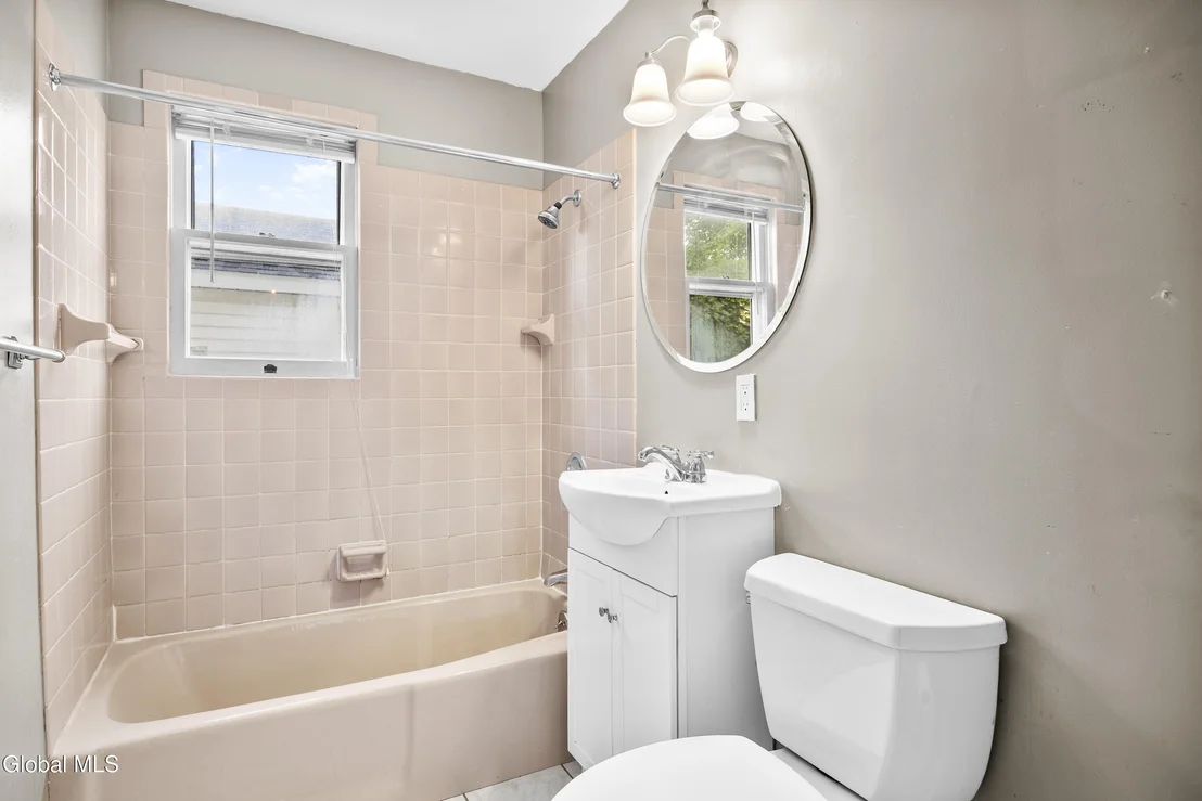 Photo of 1083 Inner Drive