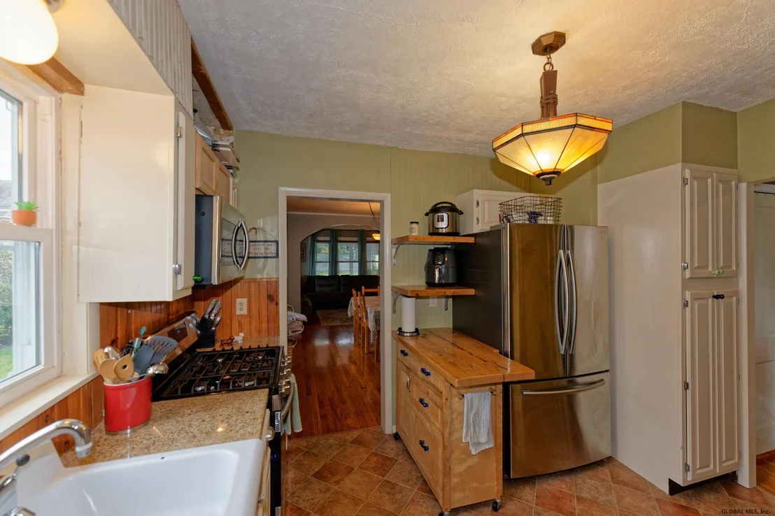 Photo of 308 SANDERS Avenue