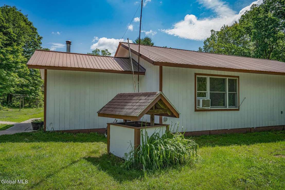 Photo of 972 Turnpike Road