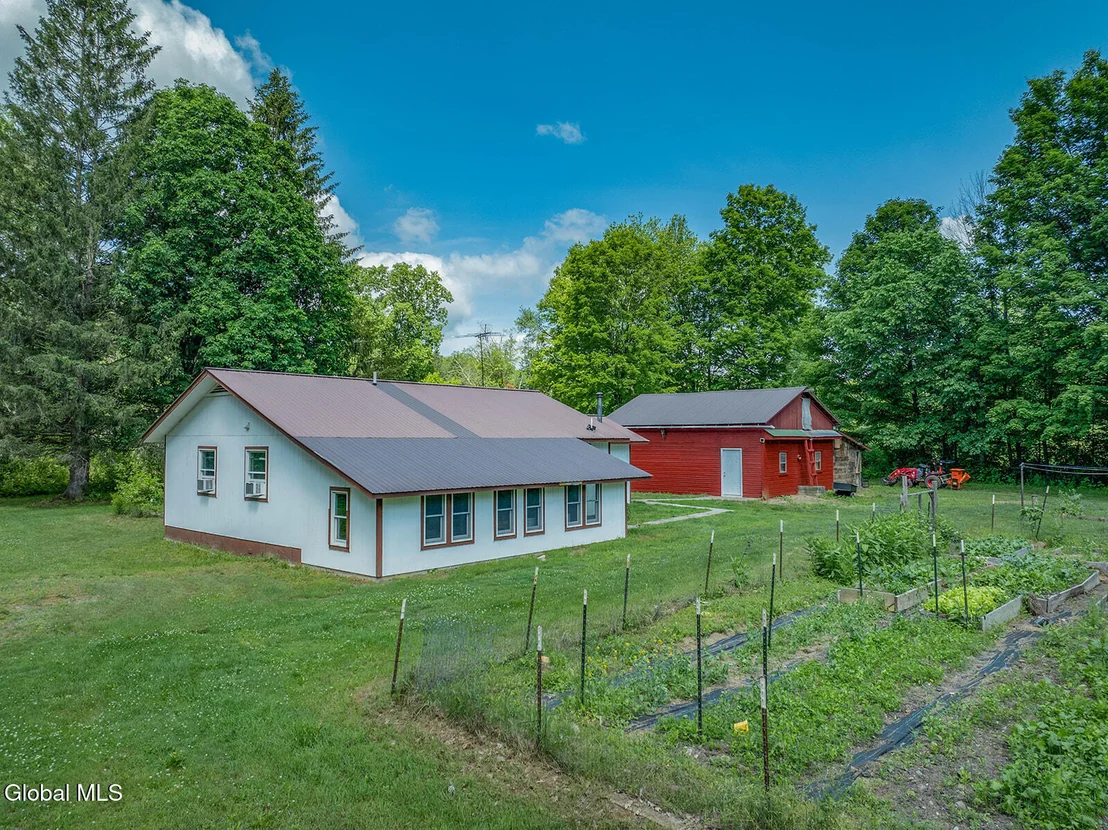 Photo of 972 Turnpike Road
