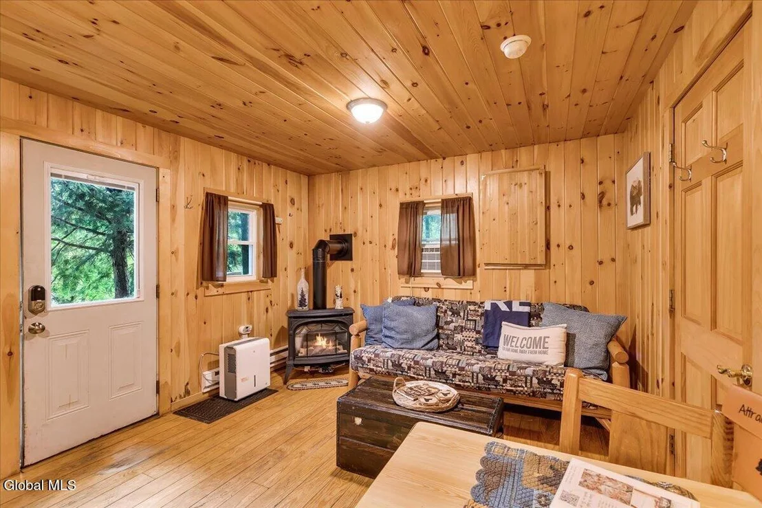 Photo of 1495 River Road