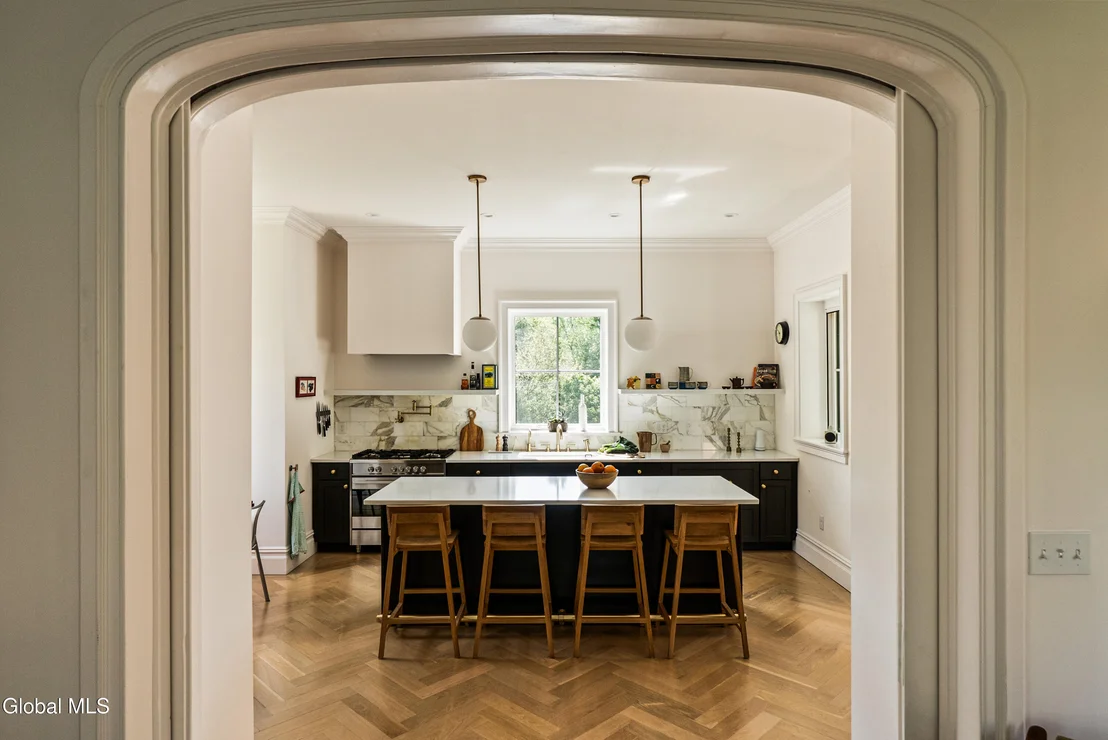 Photo of 33 Davis Street