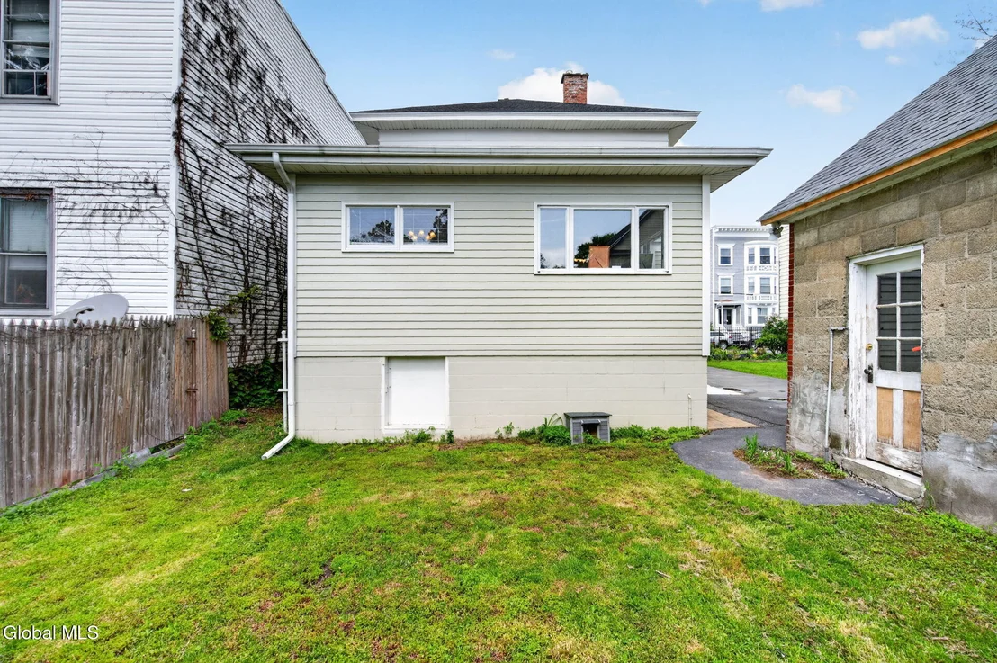Photo of 446 Yates Street