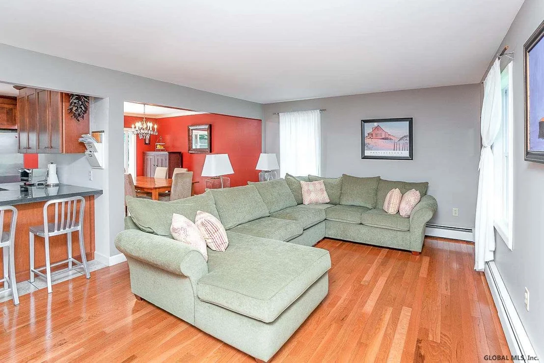 Photo of 31 OXFORD Circle