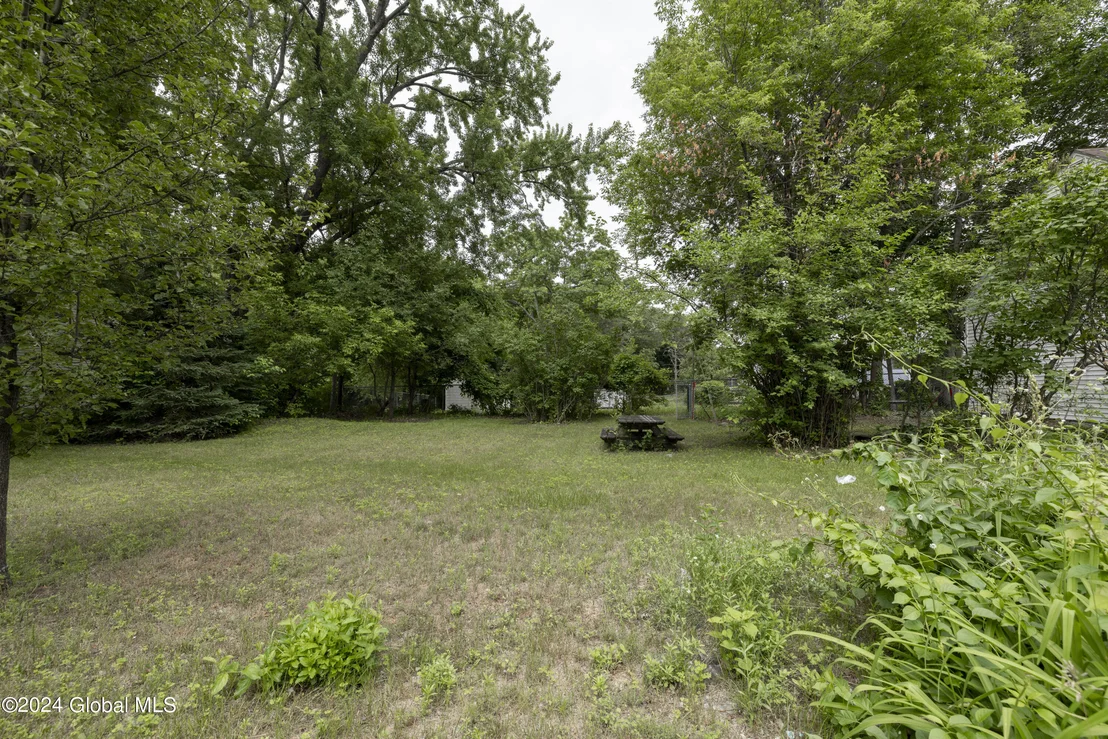 Photo of 1025 Peter Road