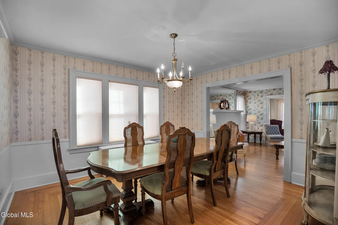Photo of 820 Central Parkway