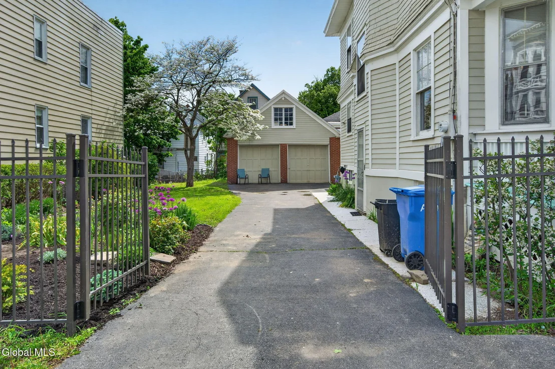 Photo of 446 Yates Street